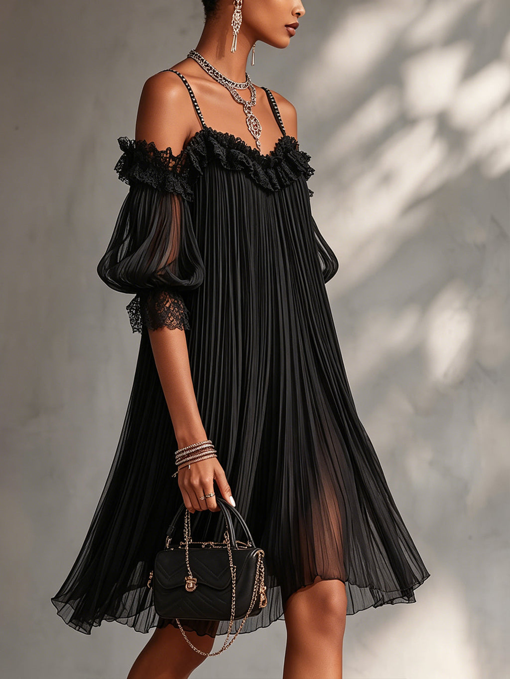 Victoria | Minivestido negro con hombros descubiertos y encaje