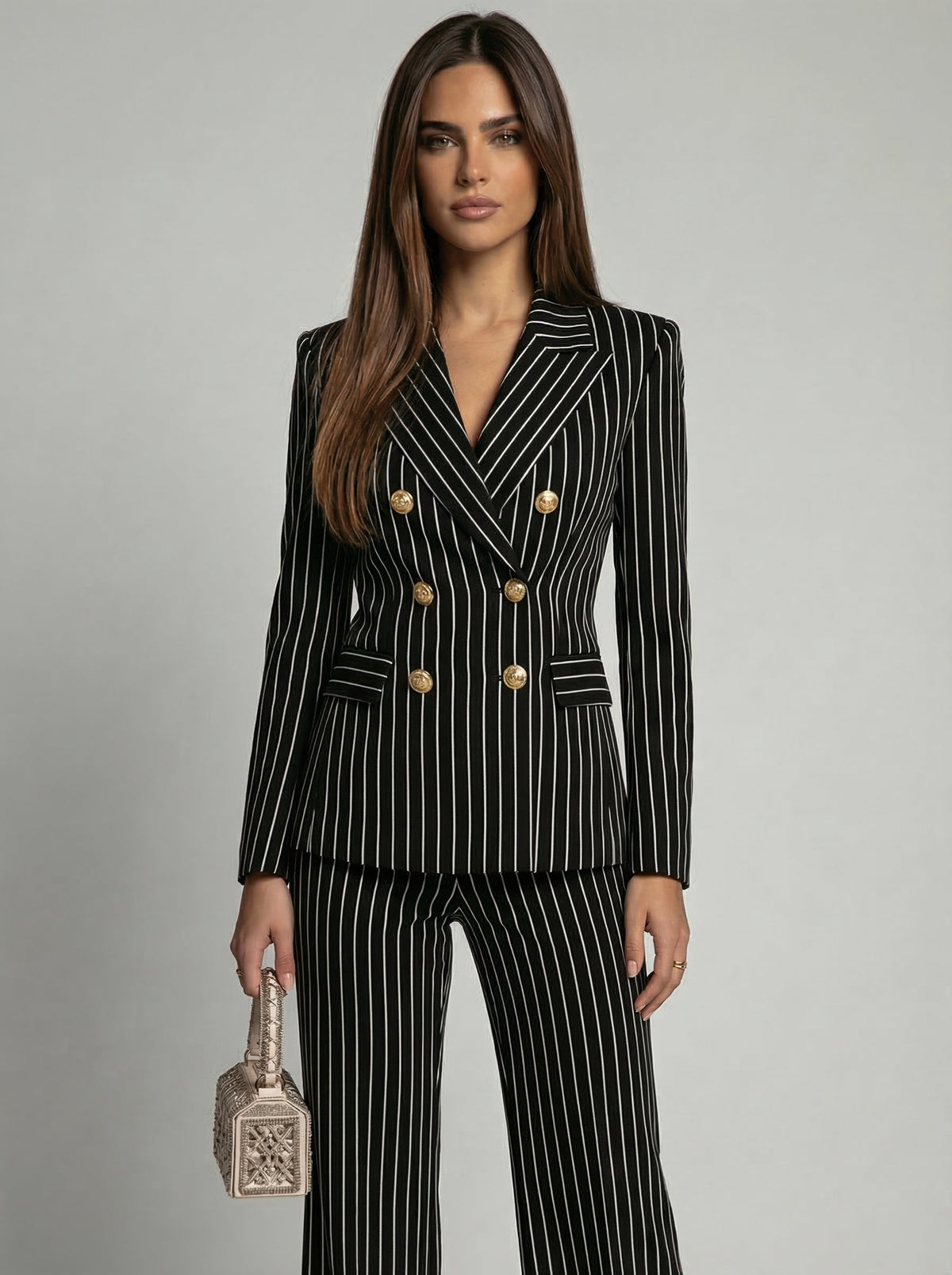 Victoria | Traje Diplomático elegante