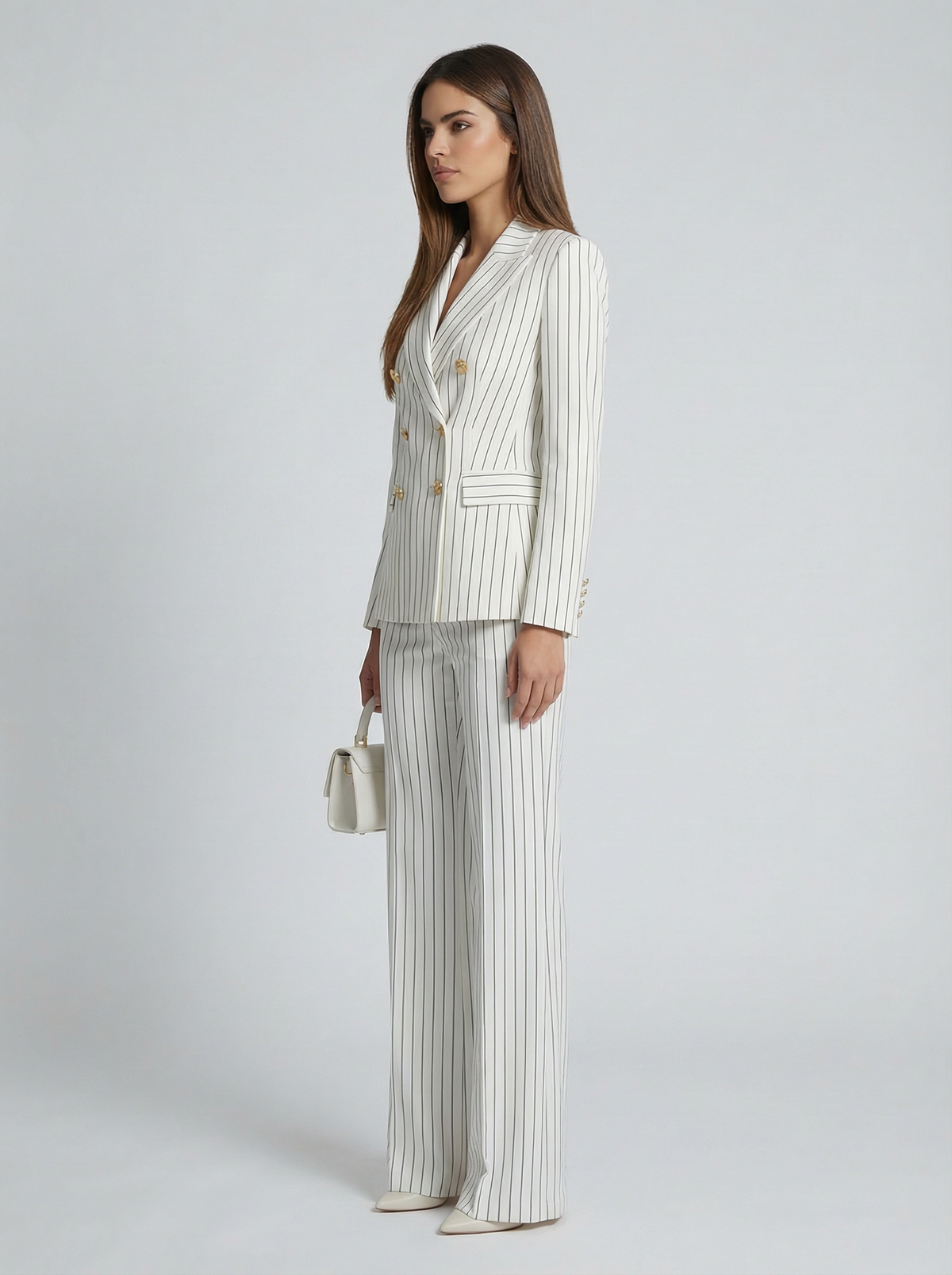Victoria | Traje Diplomático elegante